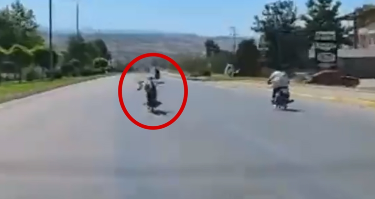 Motosiklet sürücülerinin ölüm yarışı kamerada