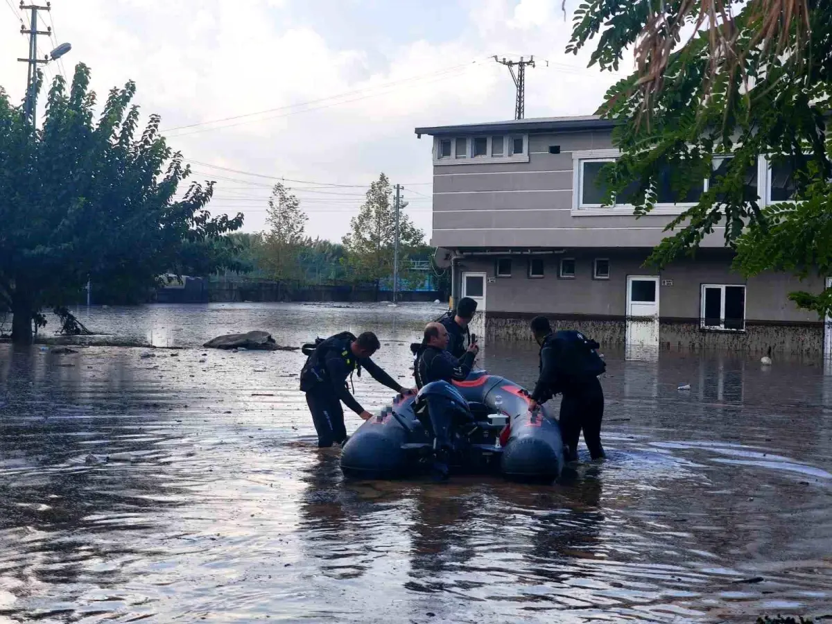 Hatay’da Şiddetli Yağışla Mahsur Kalan Vatandaşlar Kurtarıldı