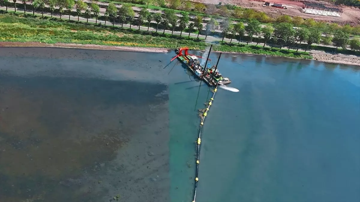 İzmit Körfezi’nde Dip Çamuru Temizleniyor