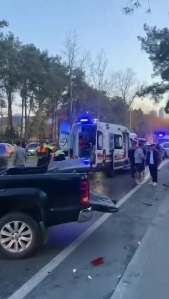 17 yaşındaki ehliyetsiz sürücü kaza yaptı: 2’si çocuk 3 yaralı