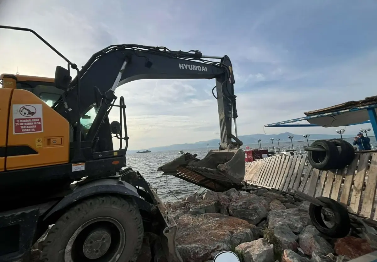 Kaçak Balıkçı Barınakları Yıkılıyor