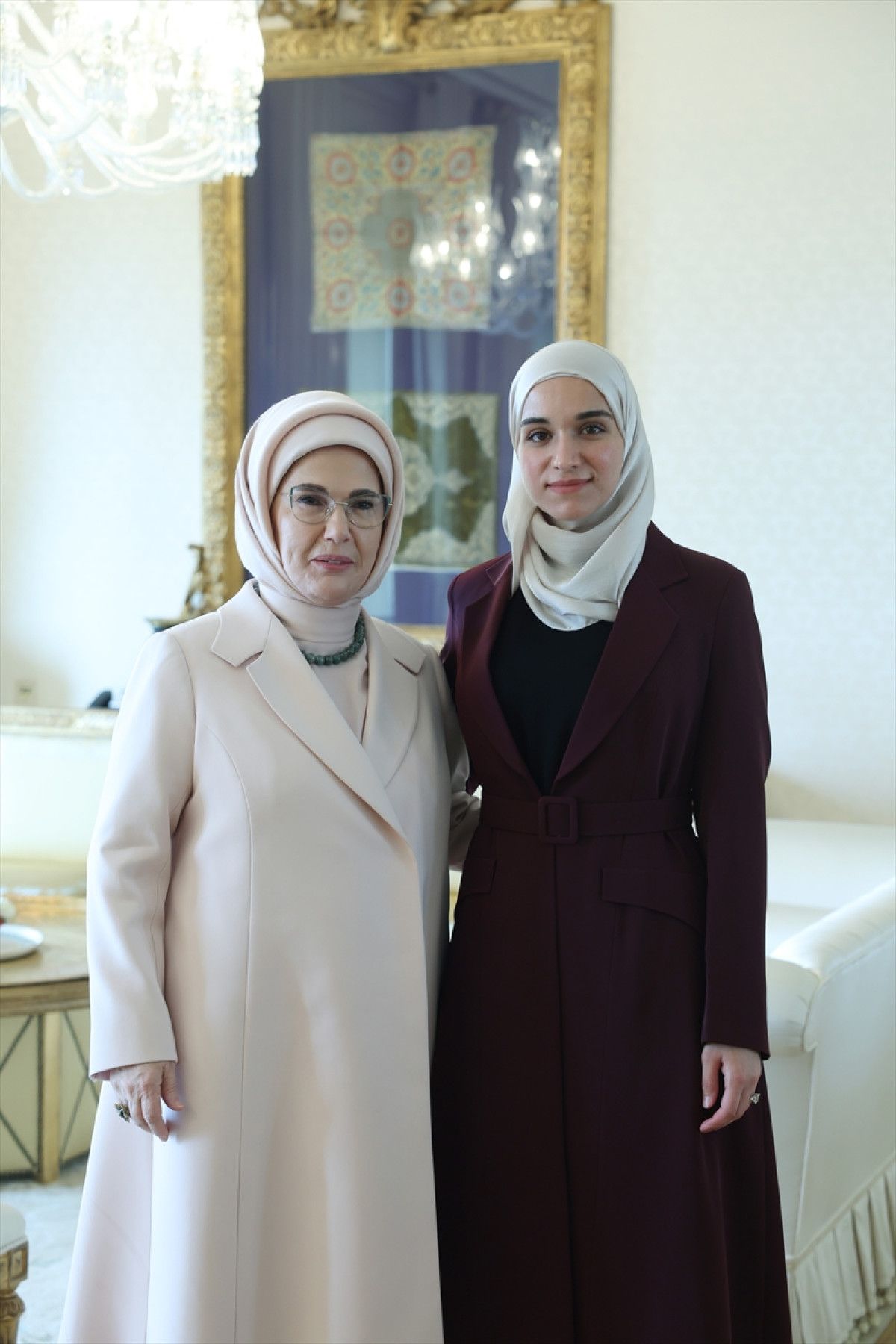 Emine Erdoğan, Suriye Cumhurbaşkanı Şara’nın eşi ile görüştü