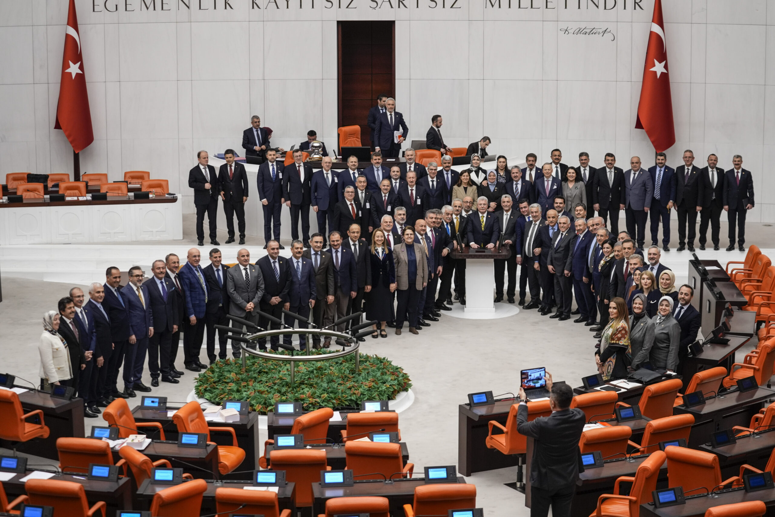 Ulaştırma ve Altyapı ile Ticaret bakanlıklarının bütçeleri kabul edildi