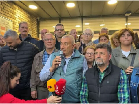 Findikli belediye baskani ercument sahin cervatoglu ve ekibi chpden istifa etti BeeT91h9